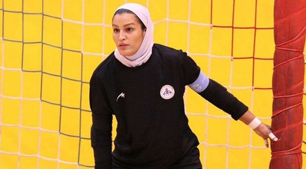 دختر دروازە بان ایرانی سنگربان تیم فوتسال بانوان الزورای عراق شد