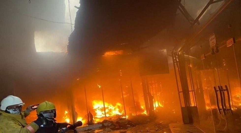 یک انبار تجاری در بغداد دچار آتش سوزی شد