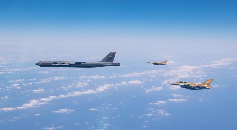 با اسکورت جنگنده‌های اسرائیل؛ پرواز 2 بمب افکن بی-52  آمریکا بر فراز آب‌های جنوبی ایران