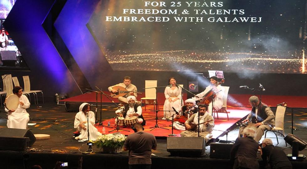 فرید الهامی با کسب اجازه از استاد شهرام ناظری به اجرای موسیقی «افسانه شرق» پرداخت + تصاویر