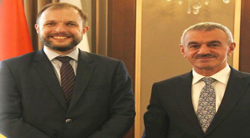معاون رئیس اقلیم کردستان: تصویب قانون نفت و گاز حل مسائل ارضی و پیشمرگە را بە دنبال دارد