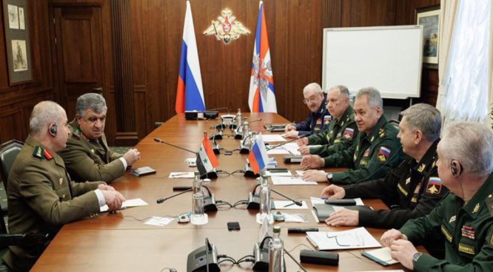 گفت‌وگوی وزرای دفاع سوریه و روسیه درباره همکاری نظامی فیمابین