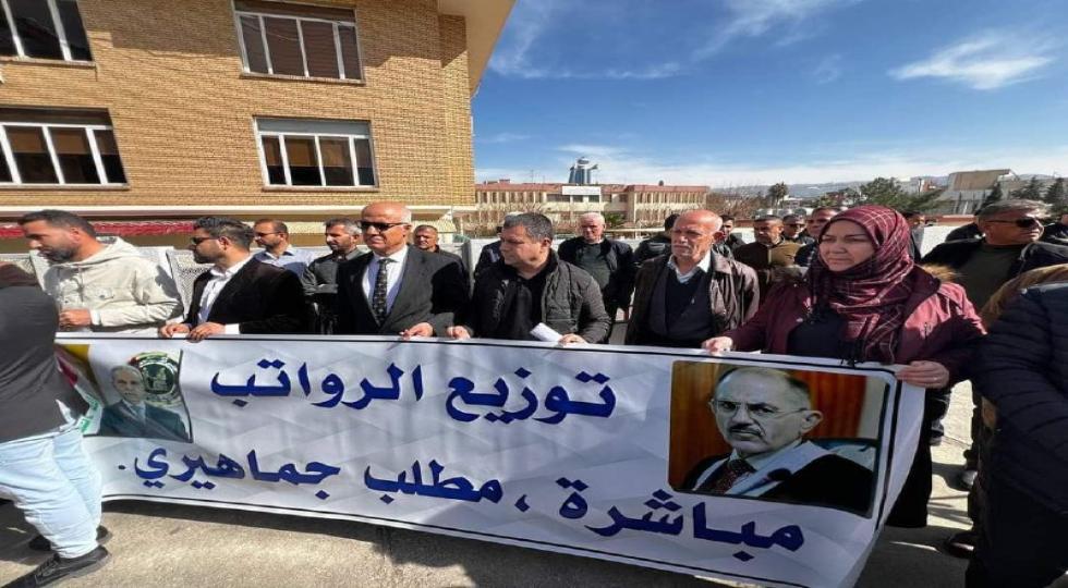 تجمع شماری از معلمان و کارمندان در سلیمانیە و حلبچه در پشتیبانی از احکام دادگاه فدرال عراق