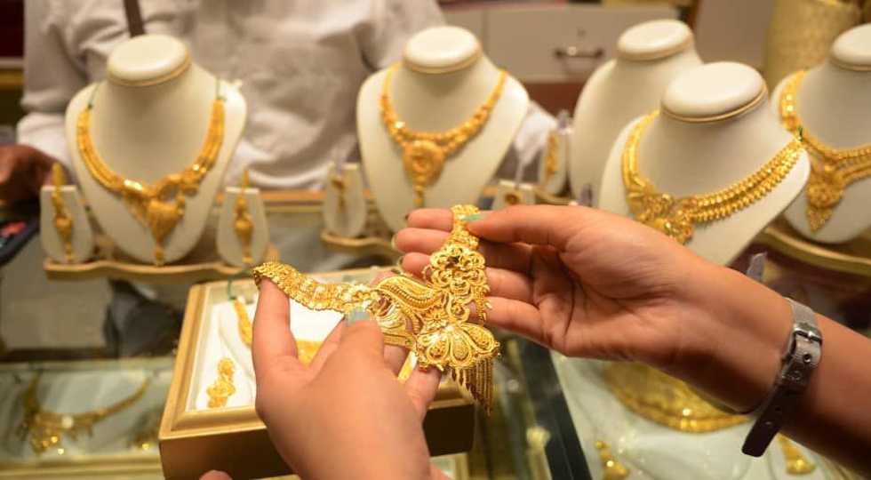 ناجێگریی نرخی زێڕ لە بازاڕەکانی جیهاندا بەردەوامە و لە ماوەی کورتدا هەڵبەز و دابەزی خێرا دەکات