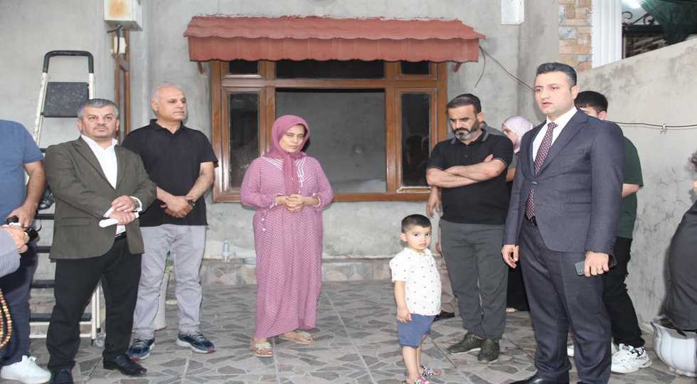 شارەزوور: قوباد تاڵەبانی هاوکاری مامۆستایەک دەکات 