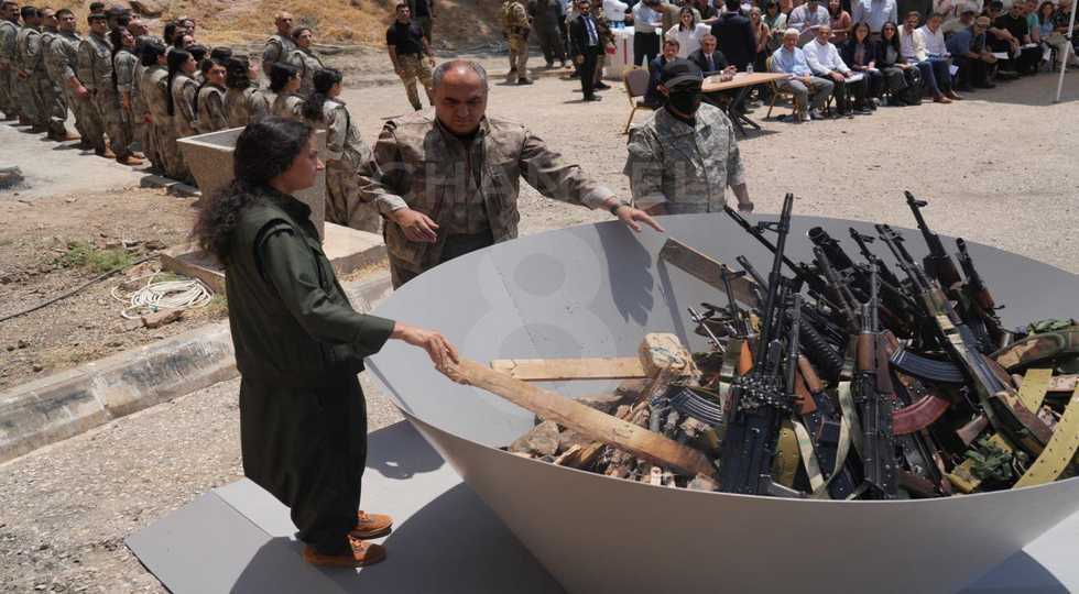 بەسێ ھۆزات هاوسەرۆکی پەکەکە ئاگر لە چەکەکانی گەریلا بەردەدات
