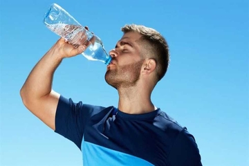 بۆچی ئاوخواردنەوە بەپێوە مەترسیدارە؟