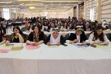 اولین کنفرانس زنان کرد در قامشلو؛ تاکید بر ضرورت نقش آفرینی زنان در سوریە جدید