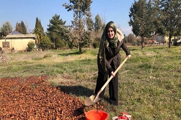 داستان کارآفرینی دختر جوان حلبچە ای؛ ایدەای کە زمین را زیباتر می کند