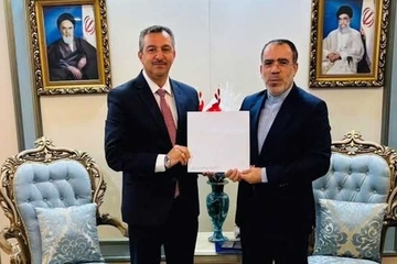 دعوتنامە استاندار کردستان ایران تقدیم استاندار سلیمانیە شد
